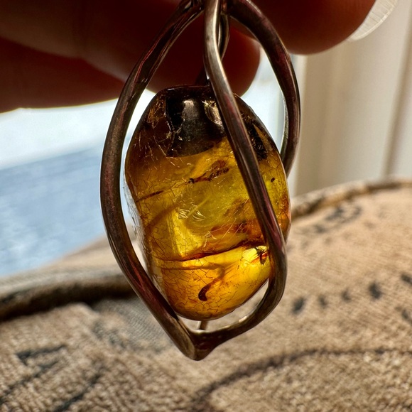 Amber and sterling silver cage pendant. - Picture 8 of 13